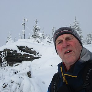 Michal Kříž na vrcholu Polom - JV vrchol (23.11.2022 10:04)