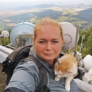 Lenka Horáková na vrcholu Milešovka (15.7.2022 9:37)