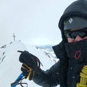 Björn Connor Chuchválek na vrcholu Dom de Mischabel (8.8.2023 11:15)