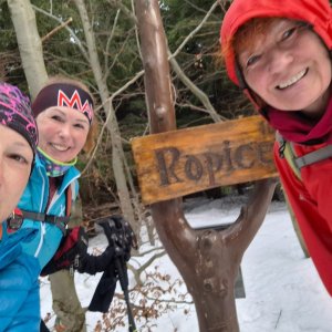 Horalka Anička na vrcholu Ropice (21.1.2025 11:11)