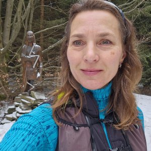 Marcela Kubíčková na vrcholu Ropice (1.2.2025 10:25)