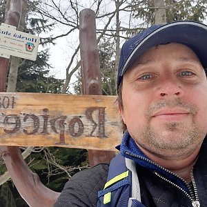 Roman Kroča na vrcholu Ropice (25.4.2021 11:28)