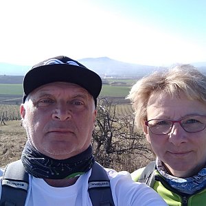 Ivana a Petr Kadovi na vrcholu Růžová hora (28.3.2022 10:05)