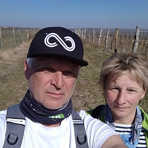 Ivana a Petr Kadovi na vrcholu Na Výsluní (28.3.2022 11:30)