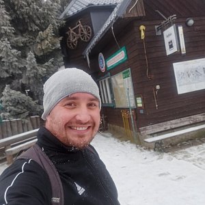 Bartek_na_cestach na vrcholu Ostrý - chata (12.1.2022 13:53)