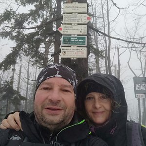 Jiří a Iveta na vrcholu Velký Polom (23.1.2021 11:51)