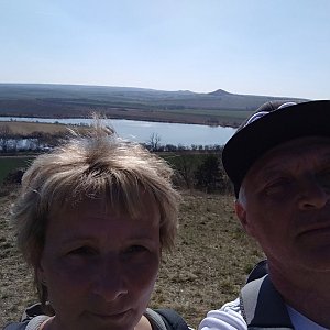 Ivana a Petr Kadovi na vrcholu Šibeniční vrch (28.3.2022 14:30)