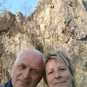 Ivana a Petr Kadovi na vrcholu Čertův kámen (25.3.2022 17:30)