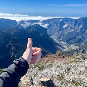 Any Vališová na vrcholu Pico Ruivo (28.2.2023 13:44)