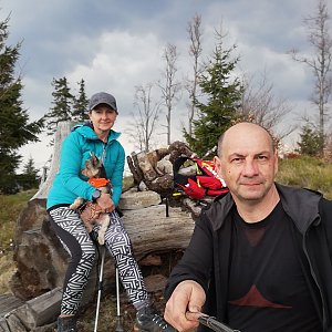 Dana + jirka na vrcholu Čerchlaný Beskyd (1.5.2022 11:32)