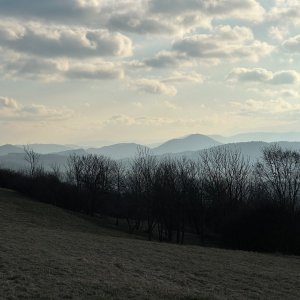 akam na vrcholu Svinec - SV vrchol (9.3.2024 7:27)
