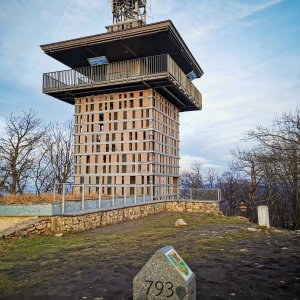 Jiří Králík na vrcholu Luž (26.3.2024 17:56)