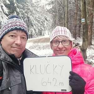 Jana a Pavel Kasaničovi na vrcholu Klučky (9.4.2022 12:05)
