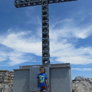 Divočák junior na vrcholu Alberfeldkogel (6.7.2019 12:47)