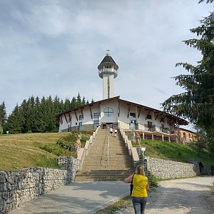 Monika na vrcholu Vrch Živčáková - poutní místo (23.7.2022 16:42)