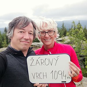 Jana a Pavel Kasaničovi na vrcholu Žárový vrch (2.7.2022 12:10)