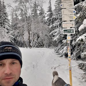 Patrik Valas na vrcholu Javorový vrch (10.2.2021 9:46)