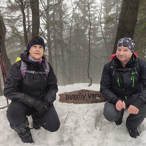 Jiří a Iveta na vrcholu Burkův vrch / Burkov vrch (23.1.2021 12:54)