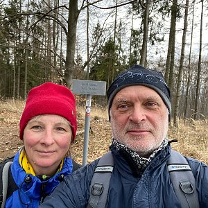 Ivana a Petr Kadovi na vrcholu Babí hora (26.2.2022 12:35)