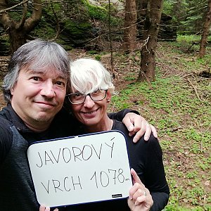 Jana a Pavel Kasaničovi na vrcholu Osikový vrch (7.7.2022 11:28)