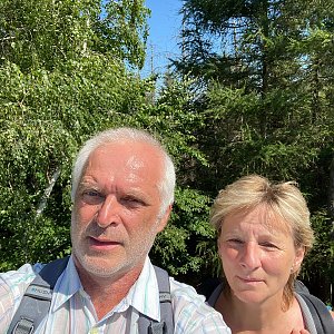 Ivana a Petr Kadovi na vrcholu Velká Jivina (27.6.2022 10:20)