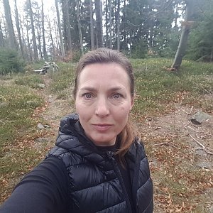 Marcela Kubíčková na vrcholu Smrčina (14.11.2021 12:30)