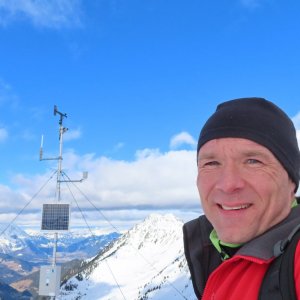 Divočák na vrcholu Großer Rotbühel (3.2.2024 12:14)