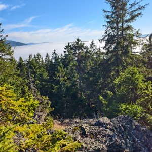 Jiří Králík na vrcholu Ostrý - JV vrchol II (8.11.2025 13:26)