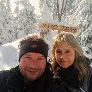 Jiří a Iveta na vrcholu Nad Kršlí (31.1.2021 11:20)