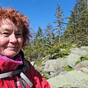 Anna na vrcholu Hnědý vrch / Malé Bradlo (28.5.2022)