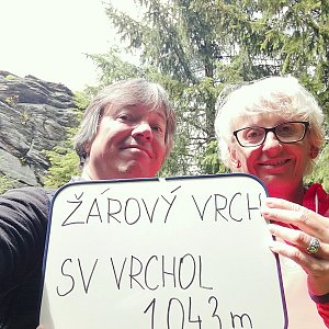 Jana a Pavel Kasaničovi na vrcholu Žárový vrch - SV vrchol (2.7.2022 12:43)