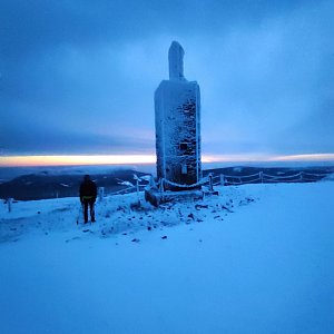 Daniel Orgoník na vrcholu Sněžka / Śnieżka (7.1.2022 16:26)