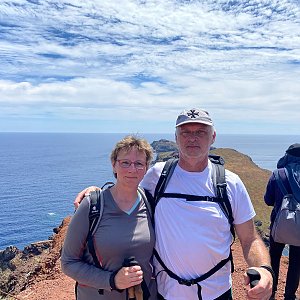 Ivana a Petr Kadovi na vrcholu Pico do Furado (26.4.2023 13:13)