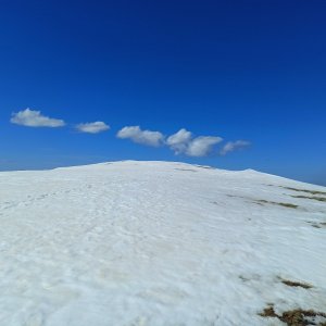 Michal a Alča na vrcholu Karabinar (30.3.2024 13:36)