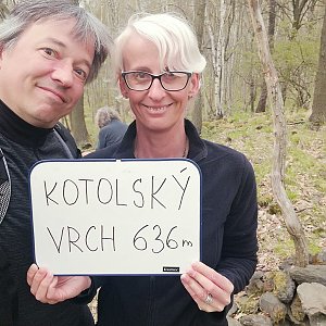 Jana a Pavel Kasaničovi na vrcholu Kotolský vrch (30.4.2022 13:25)