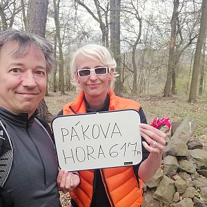 Jana a Pavel Kasaničovi na vrcholu Pákova hora (1.5.2022 13:30)
