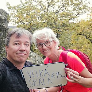 Jana a Pavel Kasaničovi na vrcholu Velká skála (16.10.2022 14:35)