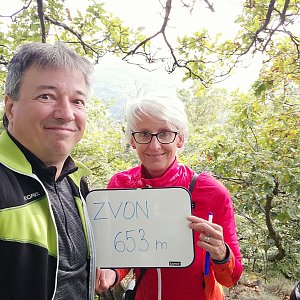 Jana a Pavel Kasaničovi na vrcholu Zvon ( Francká hora ) (24.9.2022 11:45)