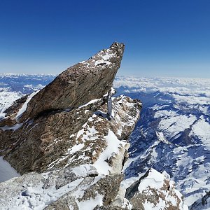 Martin Horáček na vrcholu Zumsteinspitze / Punta Zumstein (9.4.2023 11:25)