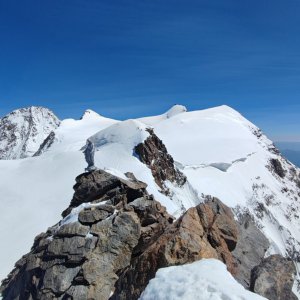 Björn Connor Chuchválek na vrcholu Schwarzhorn /  Corno Nero (24.6.2023 11:10)