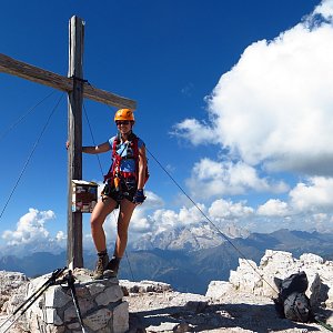 Iveta Válová na vrcholu Monte Averau (6.8.2015 10:00)
