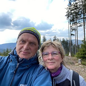Ivana a Petr Kadovi na vrcholu Grapa JV vrchol (18.4.2022 10:20)