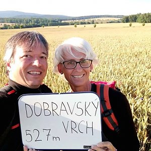 Jana a Pavel Kasaničovi na vrcholu Doubravský vrch (16.7.2021 8:11)