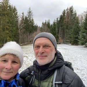 Ivana a Petr Kadovi na vrcholu Kání - V vrchol (28.1.2024 12:39)