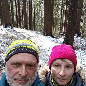 Ivana a Petr Kadovi na vrcholu Kudlačena (10.4.2022 15:05)