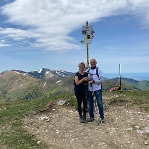 Ivana a Petr Kadovi na vrcholu Stoh (20.5.2022 12:40)