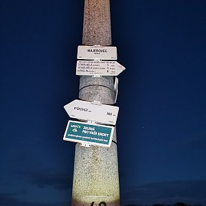 Šárka na vrcholu Majerovec (24.12.2022 16:39)