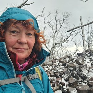 Anna na vrcholu Vysoký vrch (25.2.2023)