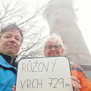 Jana a Pavel Kasaničovi na vrcholu Růžový vrch (15.4.2022 11:10)