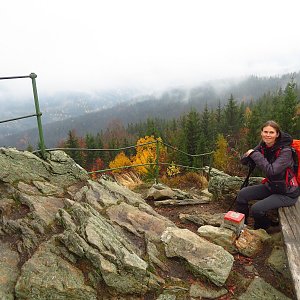 Iveta Válová na vrcholu Harrachova skála (16.10.2022)